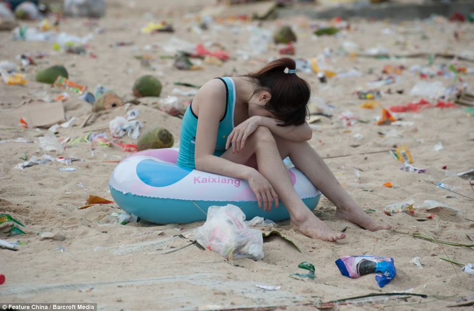 Girl Litter on Chinese beaches 5