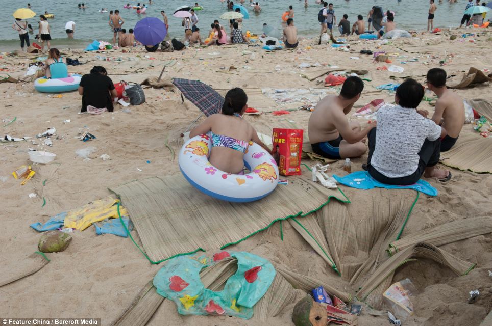 Litter on Chinese beaches 2